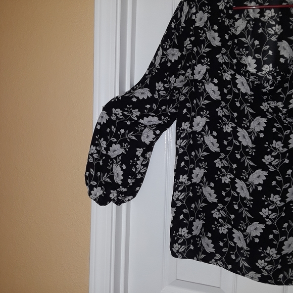 Floral Blouse - Picture 2 of 3